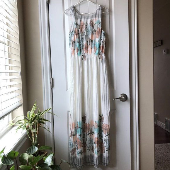 Skies Are Blue Dresses & Skirts - Sz XS Cassie Pleated Fully Lined Floral Maxi Dress